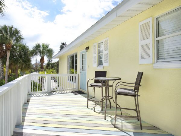 Beachside Four Bedroom Family Home in Fort Myers Sleeps 10