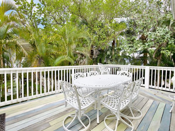Beachside Four Bedroom Family Home in Fort Myers Sleeps 10