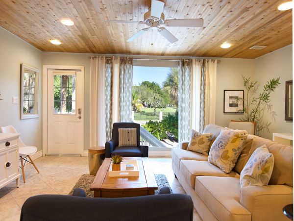 Beachside Four Bedroom Family Home in Fort Myers Sleeps 10