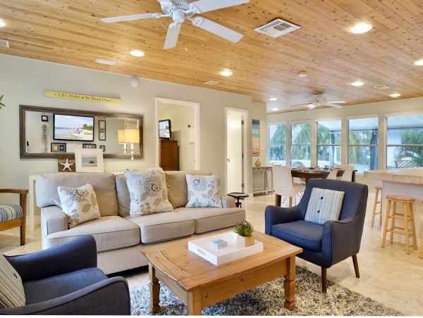 Beachside Four Bedroom Family Home in Fort Myers Sleeps 10