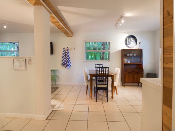 Beachside Four Bedroom Family Home in Fort Myers Sleeps 10