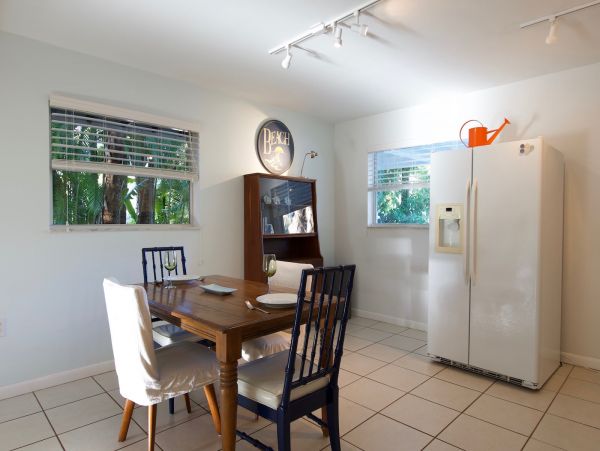 Beachside Four Bedroom Family Home in Fort Myers Sleeps 10