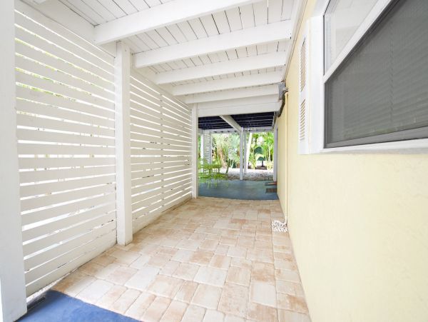 Beachside Four Bedroom Family Home in Fort Myers Sleeps 10