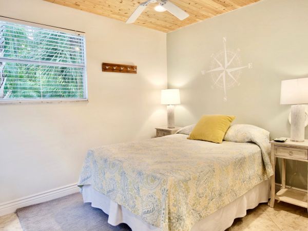 Beachside Four Bedroom Family Home in Fort Myers Sleeps 10