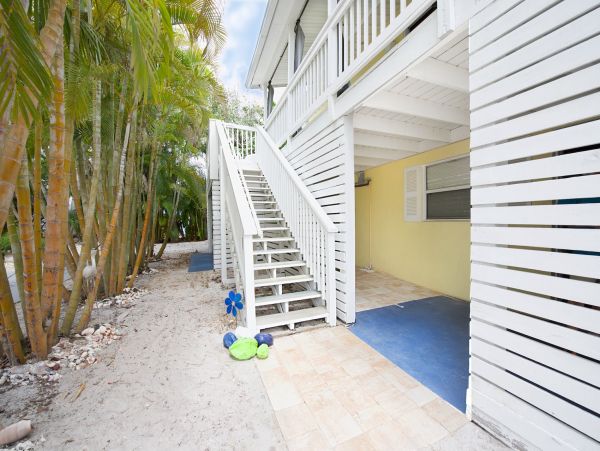 Beachside Four Bedroom Family Home in Fort Myers Sleeps 10