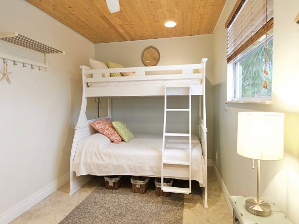 Beachside Four Bedroom Family Home in Fort Myers Sleeps 10