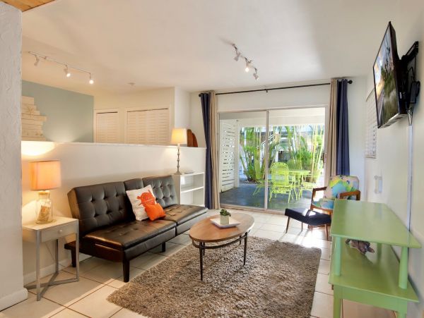 Beachside Four Bedroom Family Home in Fort Myers Sleeps 10