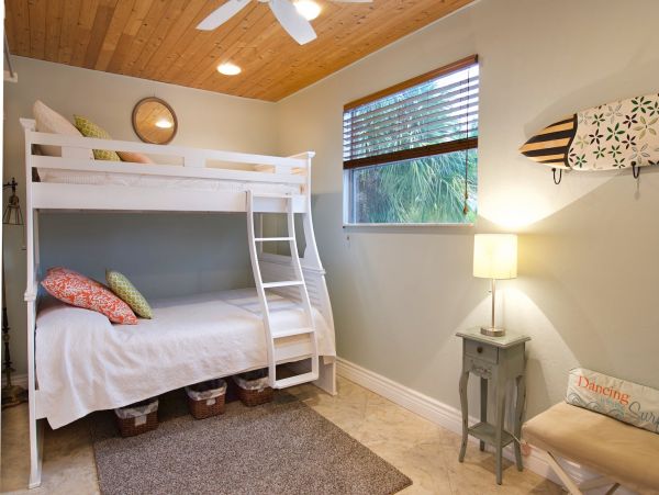 Beachside Four Bedroom Family Home in Fort Myers Sleeps 10
