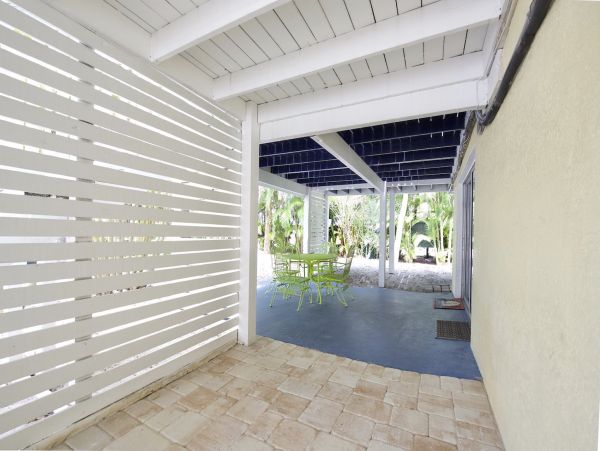 Beachside Four Bedroom Family Home in Fort Myers Sleeps 10