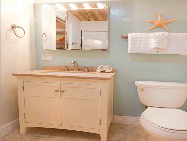 Beachside Four Bedroom Family Home in Fort Myers Sleeps 10