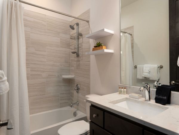 New & Modern 4 Bedroom Townhome in Winter Park