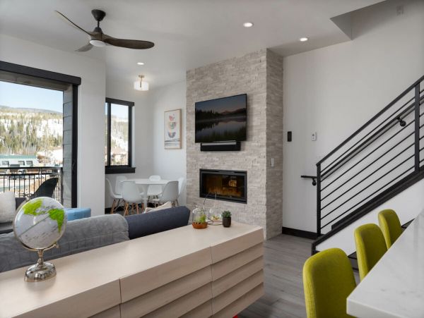 New & Modern 4 Bedroom Townhome in Winter Park