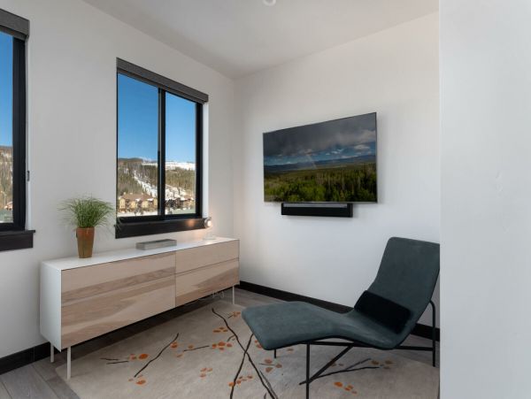 New & Modern 4 Bedroom Townhome in Winter Park
