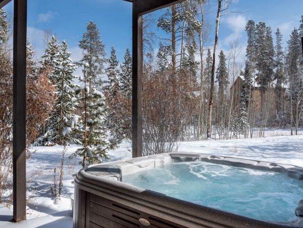 Three-Floor 6 BedroomHome in Winter Park Sleeps 19