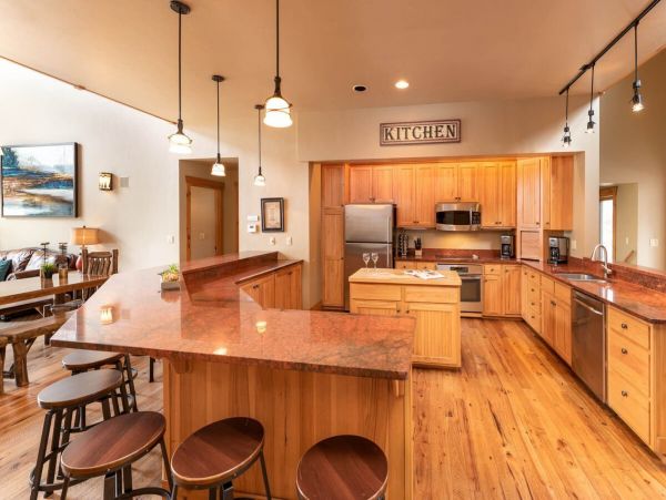 Three-Floor 6 BedroomHome in Winter Park Sleeps 19