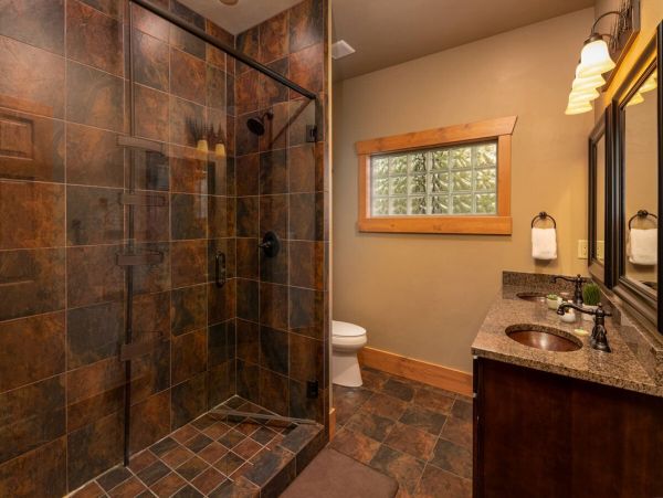 Three-Floor 6 BedroomHome in Winter Park Sleeps 19