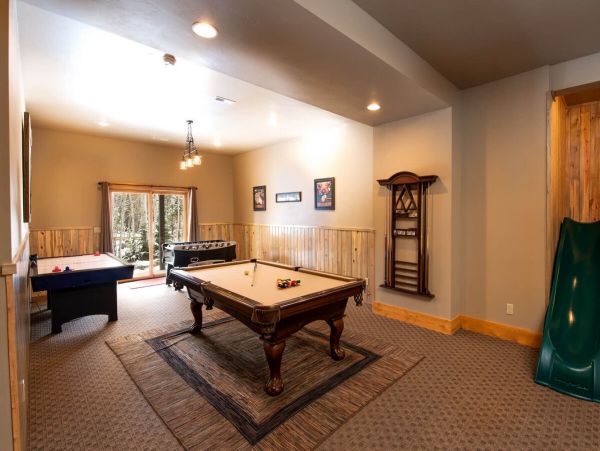 Three-Floor 6 BedroomHome in Winter Park Sleeps 19