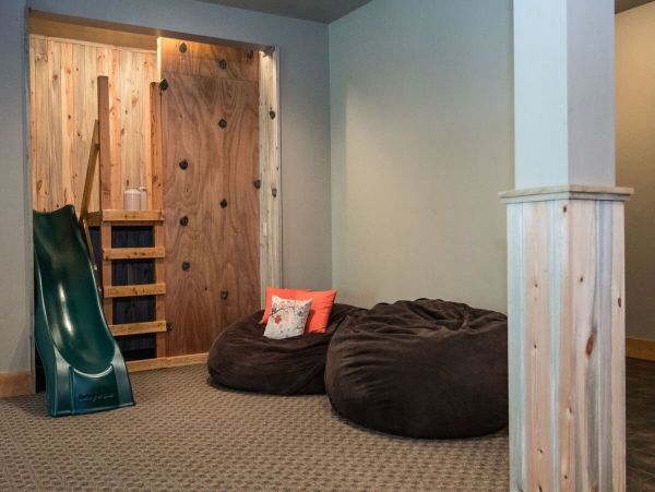 Three-Floor 6 BedroomHome in Winter Park Sleeps 19