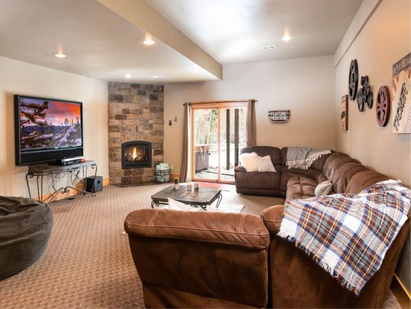 Three-Floor 6 BedroomHome in Winter Park Sleeps 19