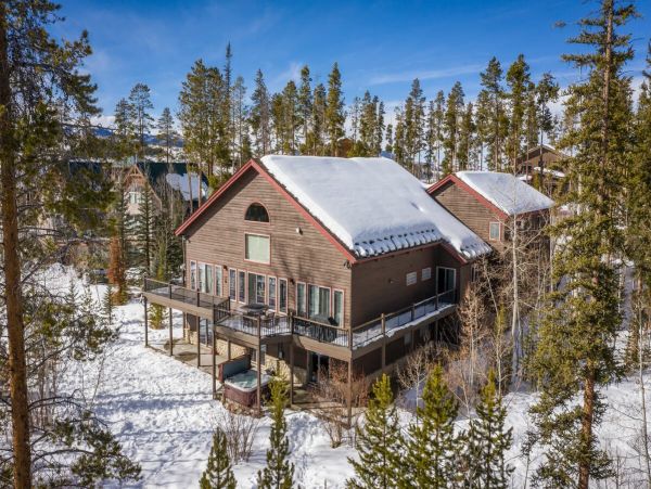 Three-Floor 6 BedroomHome in Winter Park Sleeps 19