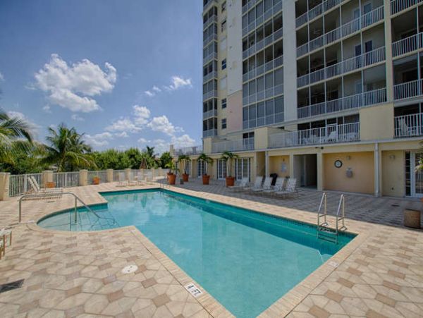 Naples Condo 970695
