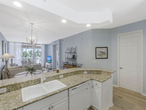 Three Bedroom Condo Walking Distance to the Beach in Naples