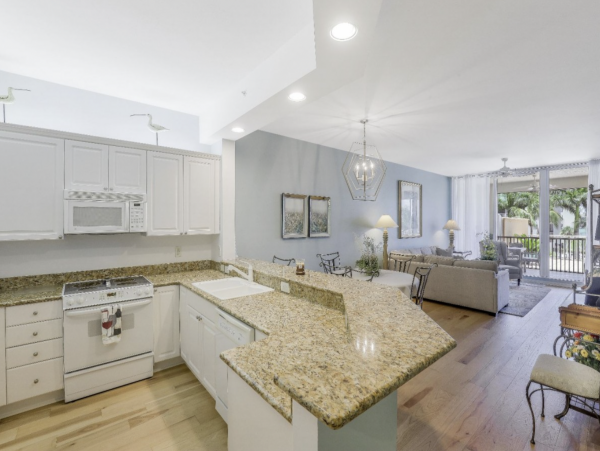 Three Bedroom Condo Walking Distance to the Beach in Naples