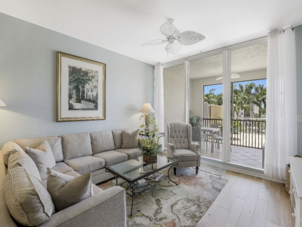 Three Bedroom Condo Walking Distance to the Beach in Naples