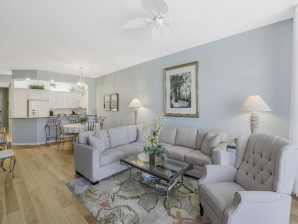 Three Bedroom Condo Walking Distance to the Beach in Naples