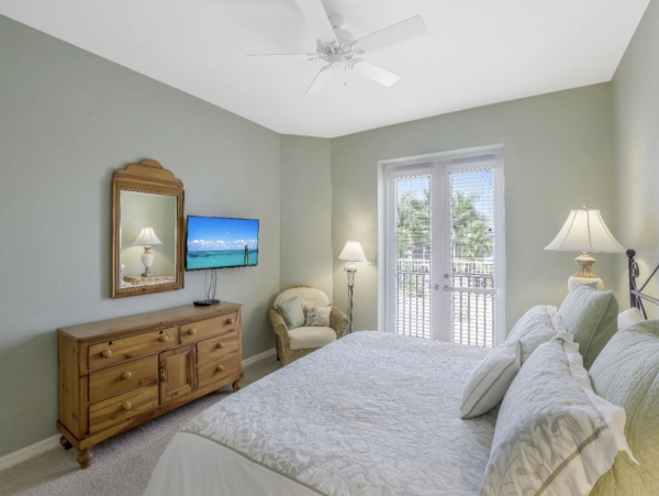 Three Bedroom Condo Walking Distance to the Beach in Naples