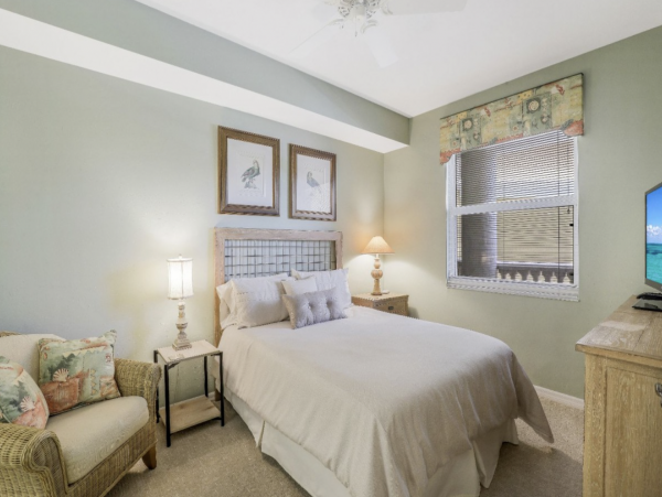 Three Bedroom Condo Walking Distance to the Beach in Naples