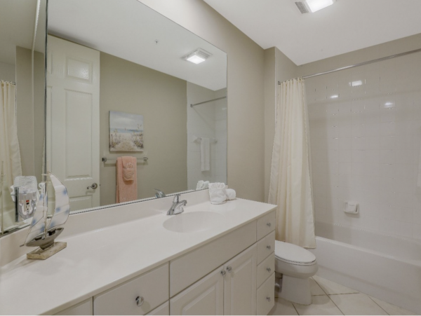 Three Bedroom Condo Walking Distance to the Beach in Naples