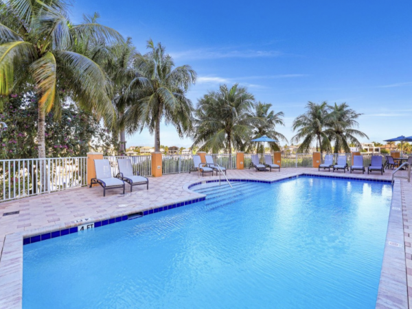 Three Bedroom Condo Walking Distance to the Beach in Naples