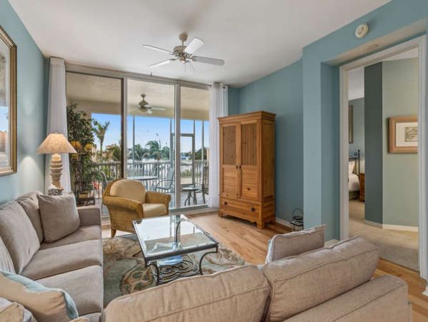 Three Bedroom Condo Walking Distance to the Beach in Naples
