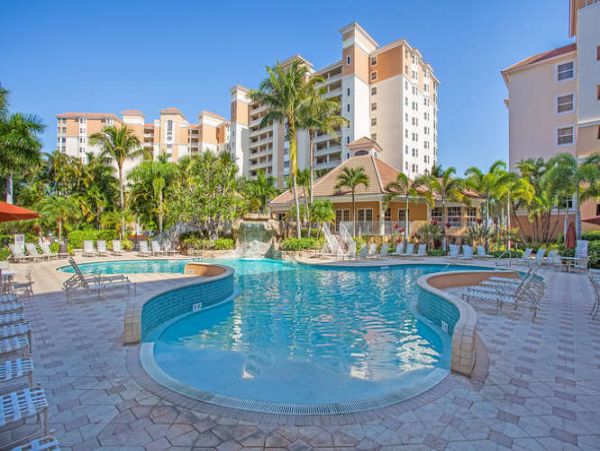 Three Bedroom Condo Walking Distance to the Beach in Naples