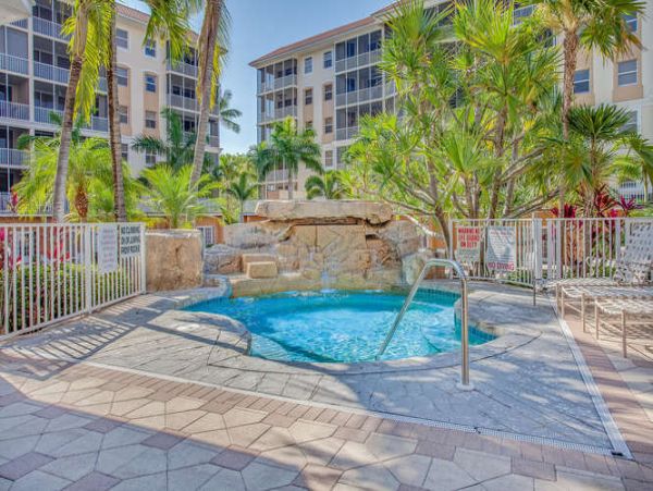 Three Bedroom Condo Walking Distance to the Beach in Naples