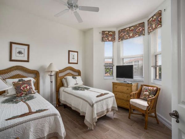 Naples Condo 970711