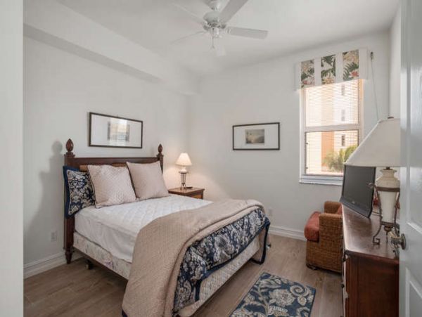 Naples Condo 970711