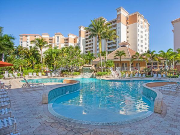 Naples Walk to Beach Rental Sleeps 6 Guests