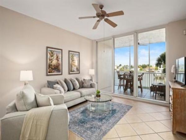 Naples Walk to Beach Rental Sleeps 6 Guests