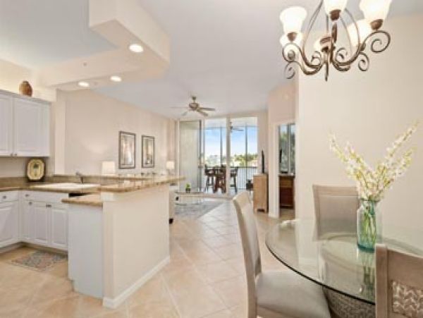 Naples Walk to Beach Rental Sleeps 6 Guests