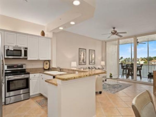 Naples Walk to Beach Rental Sleeps 6 Guests