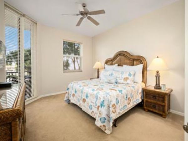 Naples Walk to Beach Rental Sleeps 6 Guests