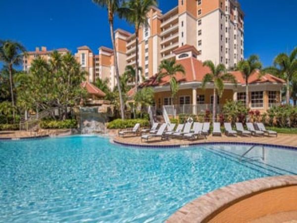 Naples Walk to Beach Rental Sleeps 6 Guests