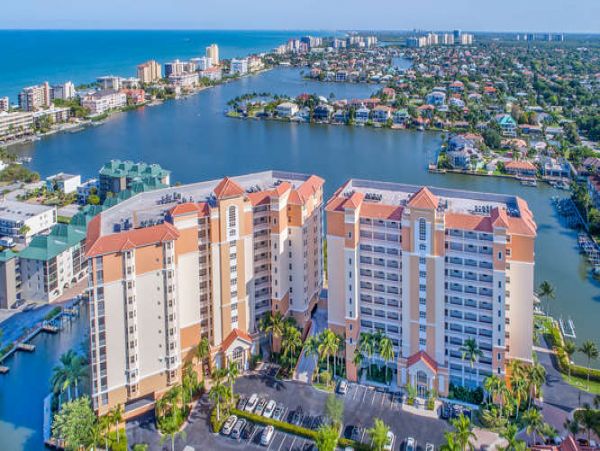 Naples Walk to Beach Rental Sleeps 6 Guests