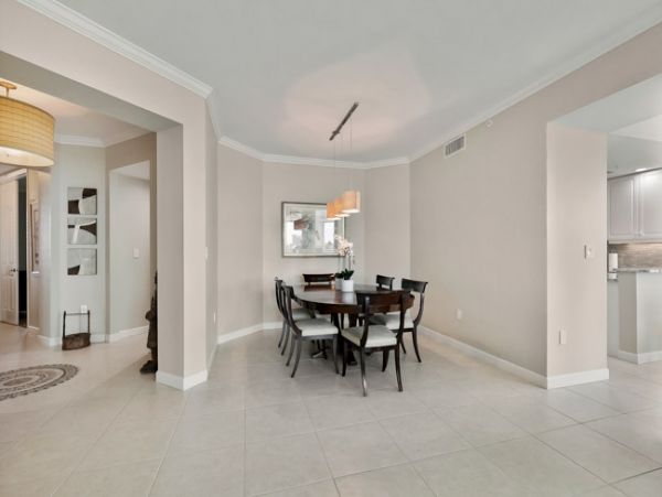 Naples Condo 970750