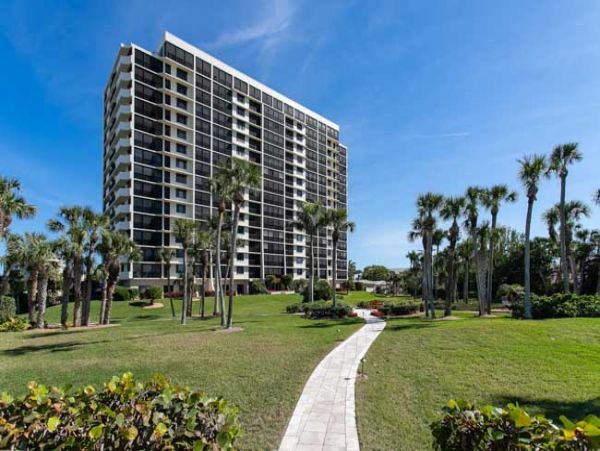 Beachfront 2 Bedroom Condo Full Ocean Views in Naples