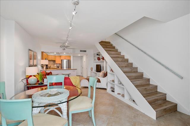 Lovely Condo with 2 Bedrooms Steps to the Beach