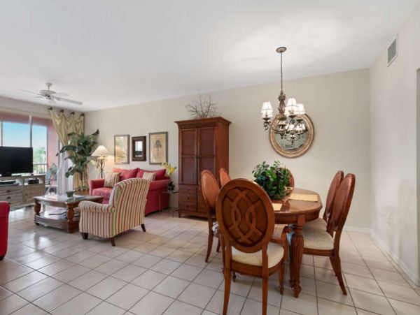 Naples Condo 970800