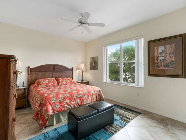 Naples Condo 970800